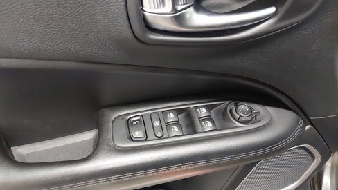 Used 2018 Jeep Compass Latitude image 25