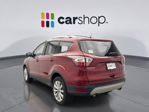 Used 2017 Ford Escape Titanium image 2