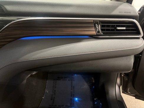 Used 2020 Toyota Camry XLE image 33