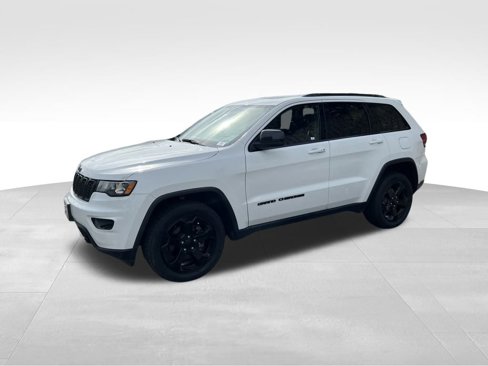 Used 2020 Jeep Grand Cherokee Laredo image 3