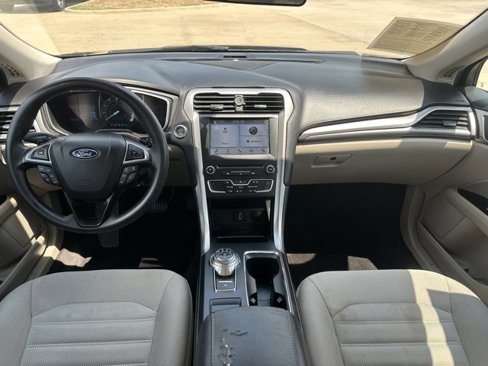 Used 2017 Ford Fusion SE w/ Fusion SE Technology Package image 21