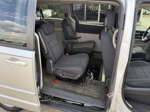 Used 2010 Dodge Grand Caravan SE image 12
