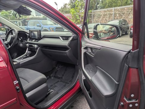 Used 2020 Toyota RAV4 LE image 8