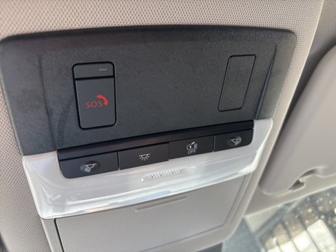 Used 2024 Nissan Rogue SV image 17