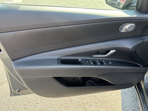 Used 2024 Hyundai Elantra SEL image 17