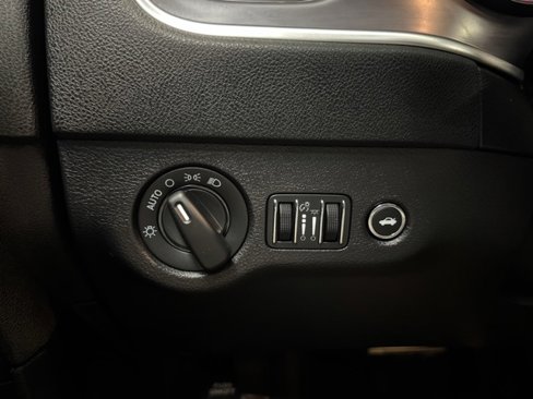 Used 2016 Dodge Charger SE image 14