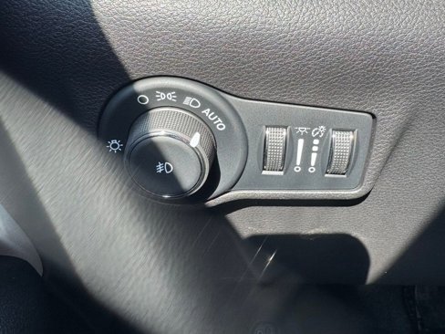 New 2025 Jeep Compass Limited image 24