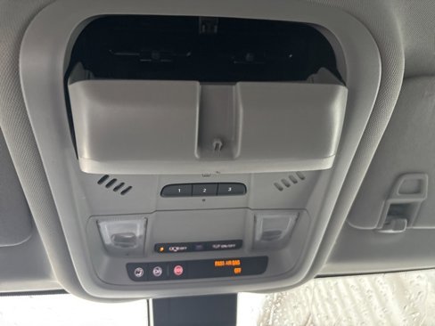 Used 2019 Chevrolet Equinox LT w/ Driver Convenience Package image 23