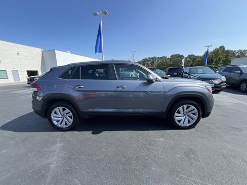 Used 2022 Volkswagen Atlas Cross Sport SE image 8