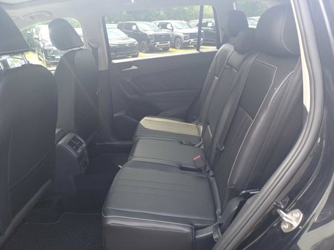 Used 2024 Volkswagen Tiguan SE image 13