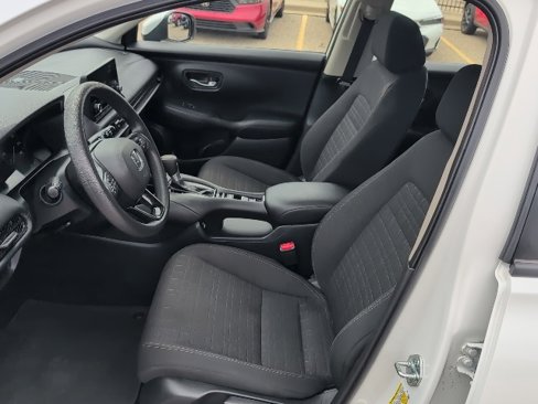 Used 2023 Honda HR-V LX image 11