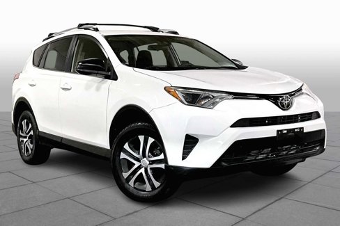 Used 2018 Toyota RAV4 LE image 2