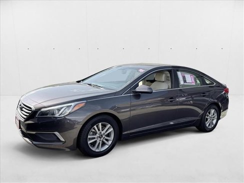 Used 2016 Hyundai Sonata SE image 1