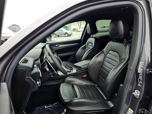 Used 2018 Alfa Romeo Stelvio Ti Sport image 29