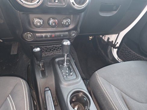 Used 2015 Jeep Wrangler Unlimited Sahara w/ Connectivity Group image 8