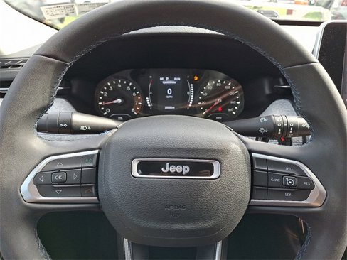 Used 2022 Jeep Compass Latitude image 18