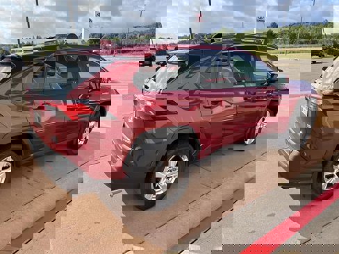 Used 2021 Toyota RAV4 XLE w/ Convenience Package image 5