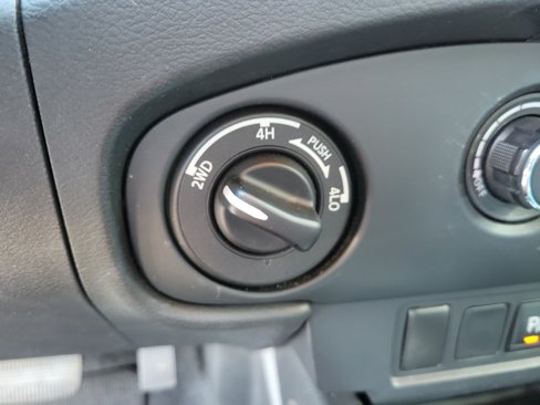 Used 2022 Nissan Frontier SV w/ Technology Package image 27