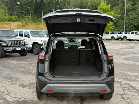 Used 2023 Nissan Rogue SV image 9
