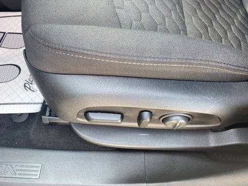 Used 2021 Chevrolet Equinox LT image 18