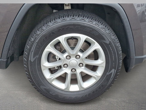 Certified 2021 Jeep Grand Cherokee Laredo w/ Security & Convenience Group image 8