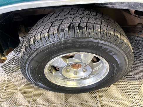 Used 1995 Chevrolet Suburban 4WD image 18