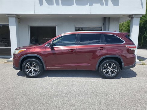 Used 2016 Toyota Highlander XLE image 12