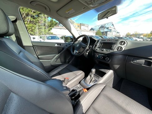 Used 2012 Volkswagen Tiguan SE image 18