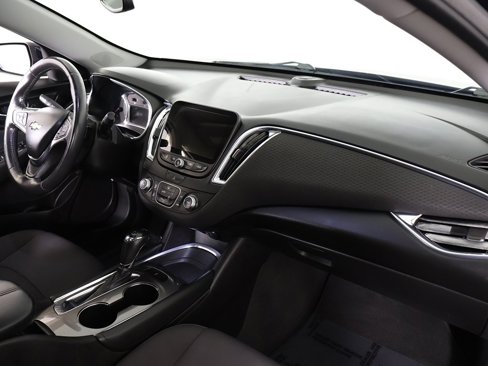 Used 2017 Chevrolet Malibu LT image 25