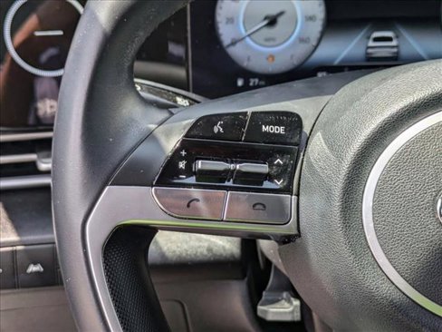Used 2022 Hyundai Elantra Limited image 10