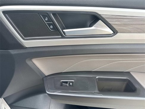 Used 2022 Volkswagen Atlas Cross Sport SE image 12