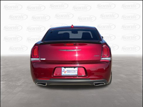 Certified 2022 Chrysler 300 Touring w/ Sport Appearance Package image 9