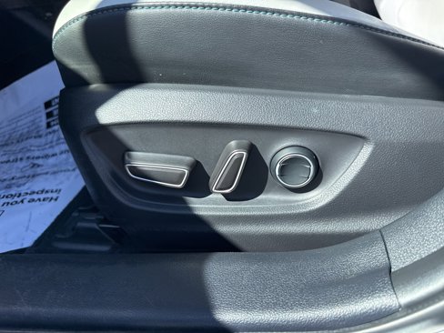 Used 2017 Toyota Prius Four image 11