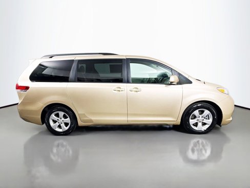 Used 2012 Toyota Sienna LE image 8