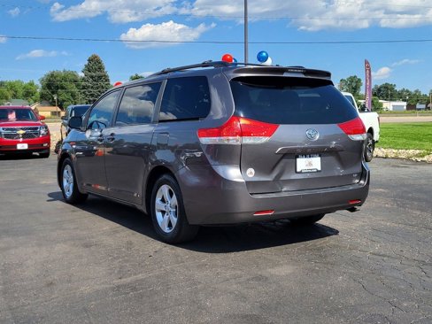 Used 2011 Toyota Sienna LE image 3
