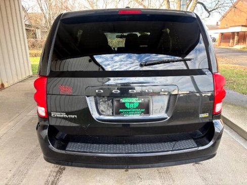 Used 2018 Dodge Grand Caravan SE image 4