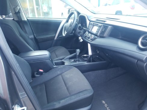 Used 2017 Toyota RAV4 LE image 17