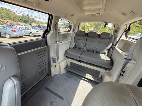 Used 2010 Chrysler Town & Country Touring image 25