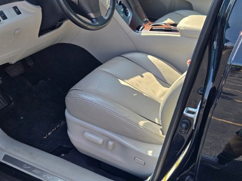 Used 2011 Toyota Venza w/ Leather Pkg image 21