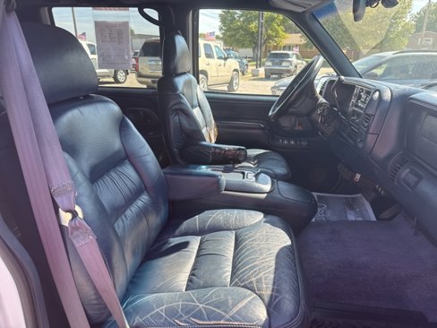 Used 1999 Chevrolet Suburban 2WD w/ Preferred Equipment Group 3 image 11
