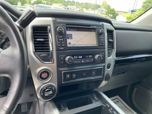 Used 2017 Nissan Titan SV image 17