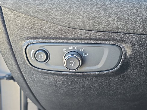 Used 2019 Chevrolet Equinox LT image 18