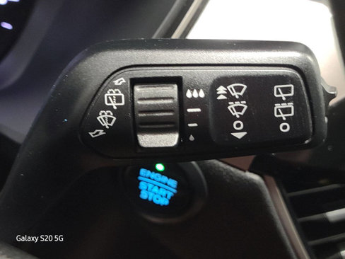 Used 2020 Ford Escape SE image 32