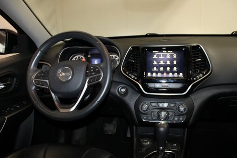 Used 2019 Jeep Cherokee Limited image 11
