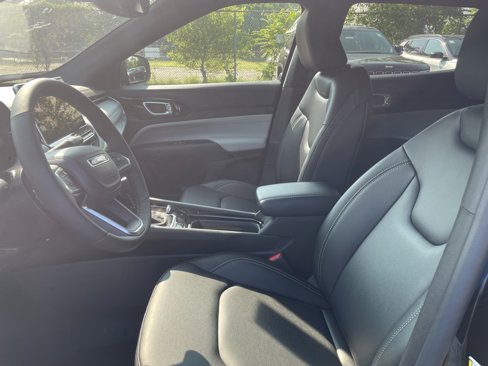New 2025 Jeep Compass Limited image 13