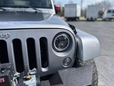 Used 2015 Jeep Wrangler Unlimited Sahara w/ Connectivity Group image 7