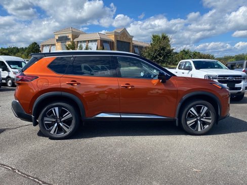 Used 2021 Nissan Rogue Platinum image 3