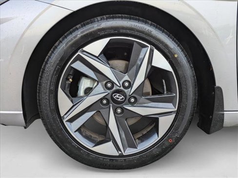 Used 2022 Hyundai Elantra Limited image 22