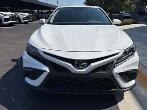 Used 2023 Toyota Camry SE image 3