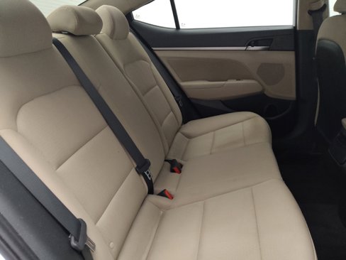 Used 2017 Hyundai Elantra SE image 19